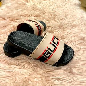 Gucci slides size 38 💗🖤